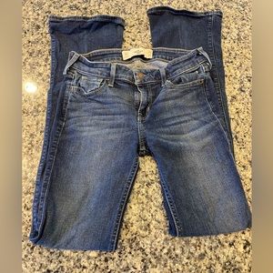 👖 Hollister Women’s Boot Cut Distressed jeans 24